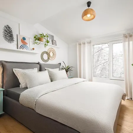 Alexandra's Center Iii Apartment