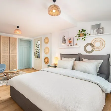 Alexandra's Center Iii Apartment *